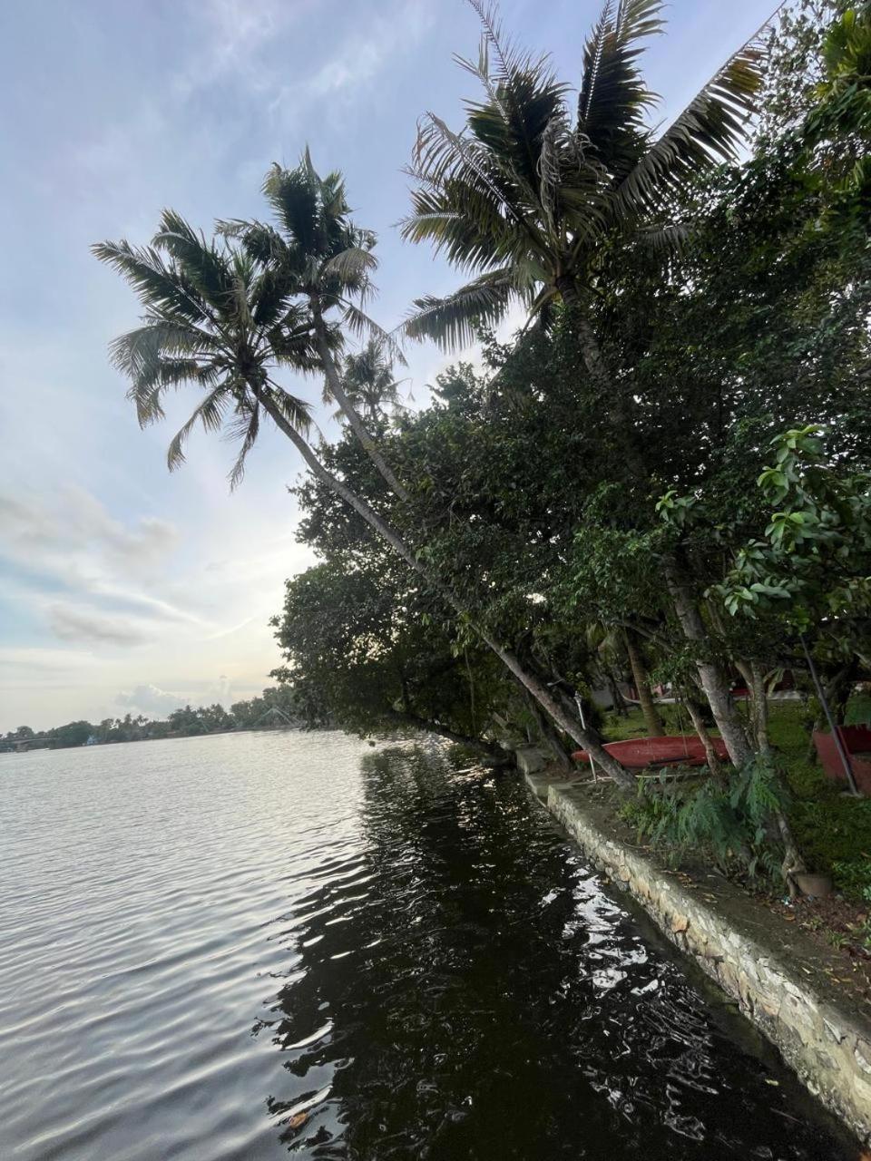 Ashtamudivillas Kollam Eksteriør bilde